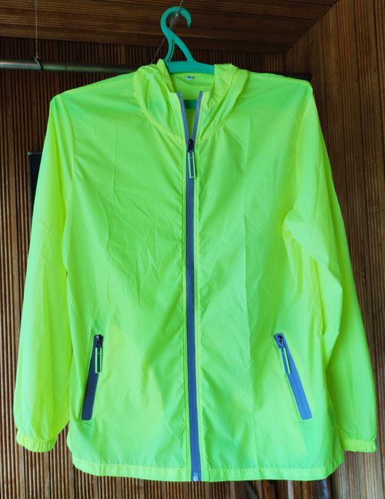 Куртка вітровка яскрава з капюшоном, нова, легка, спортивна, крута!