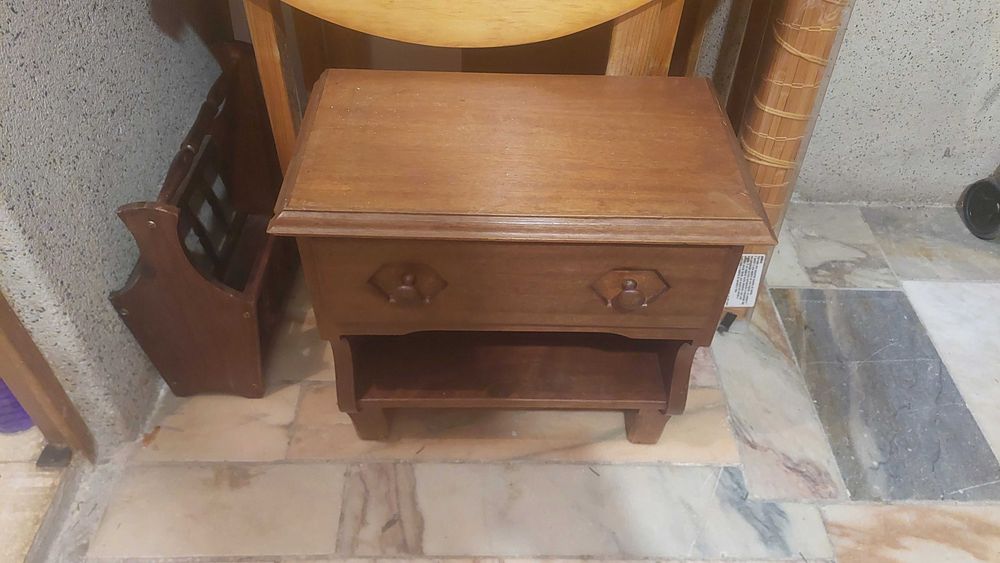 Móveis em Mogno e outros