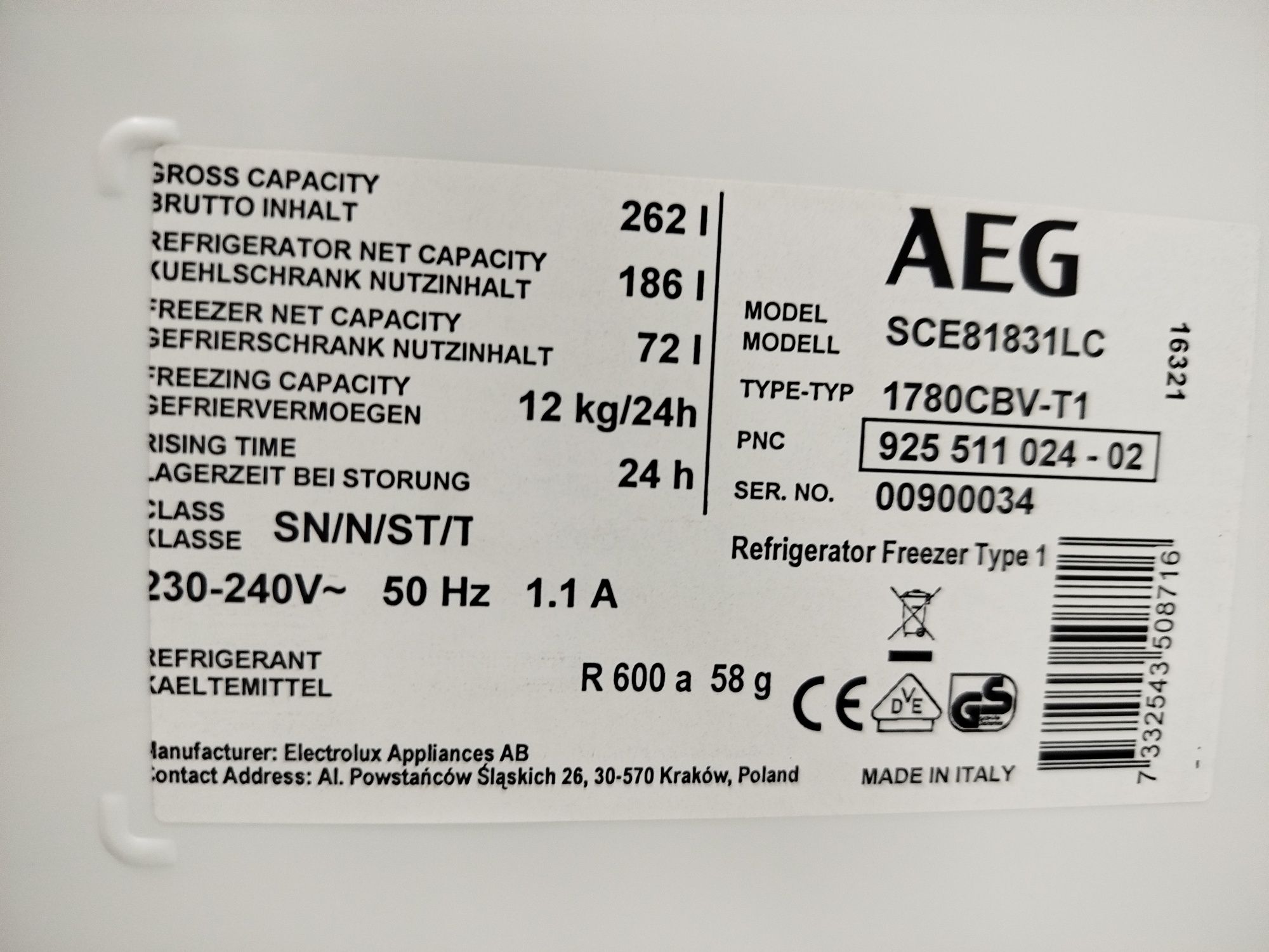 Холодильник під вмонтування фірми AEG, модель SCE81831LC