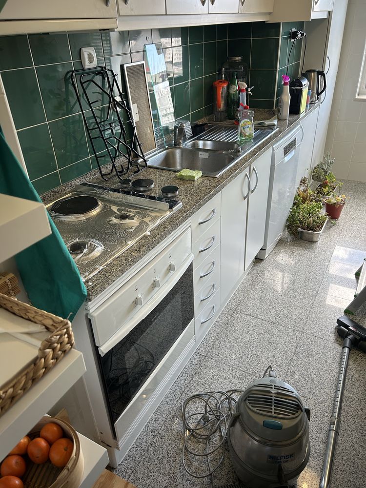 Limpeza casa ,  escritorio , Alojamento , escadas.