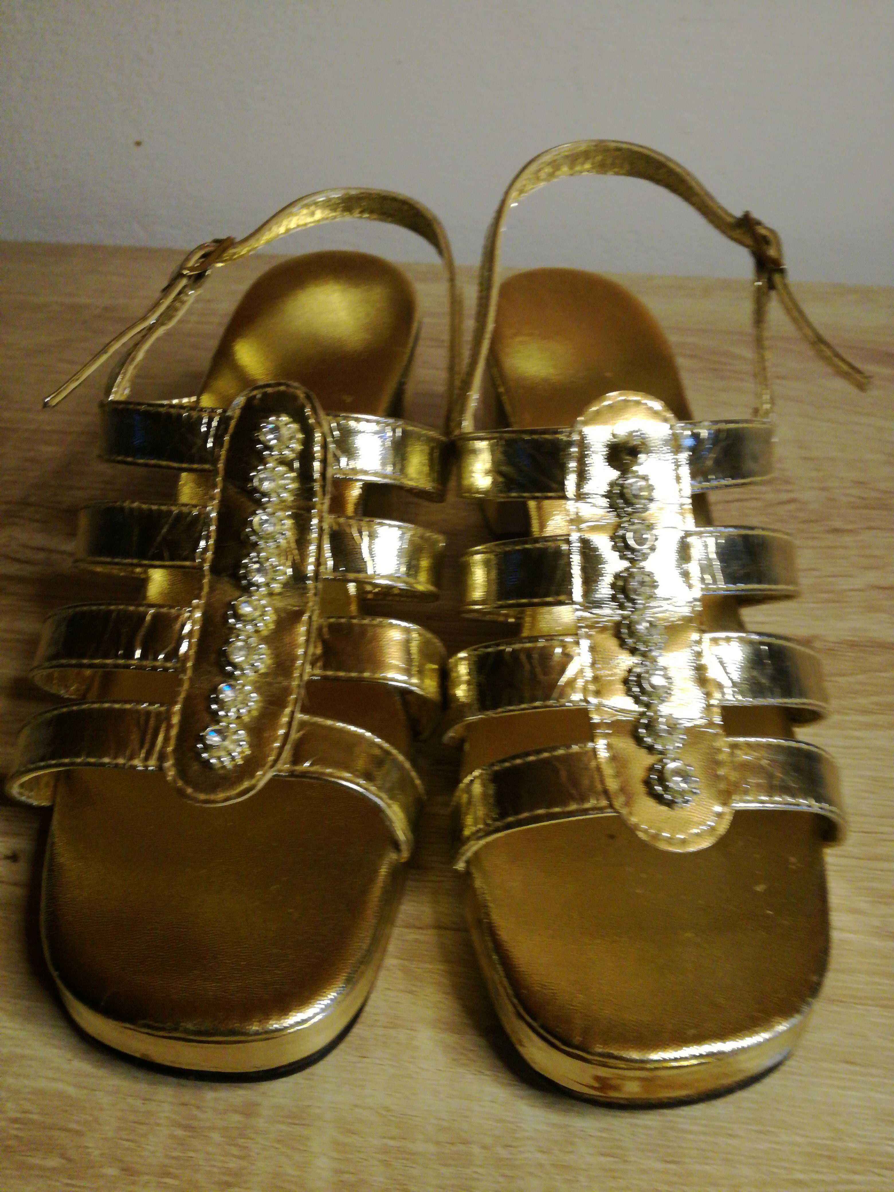 Buty lakierowane złote sandały -letnie.