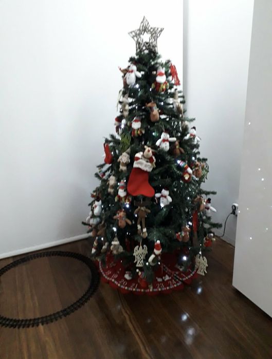 Vendo Árvore de Natal 1.80M Como Nova Sem Decoração