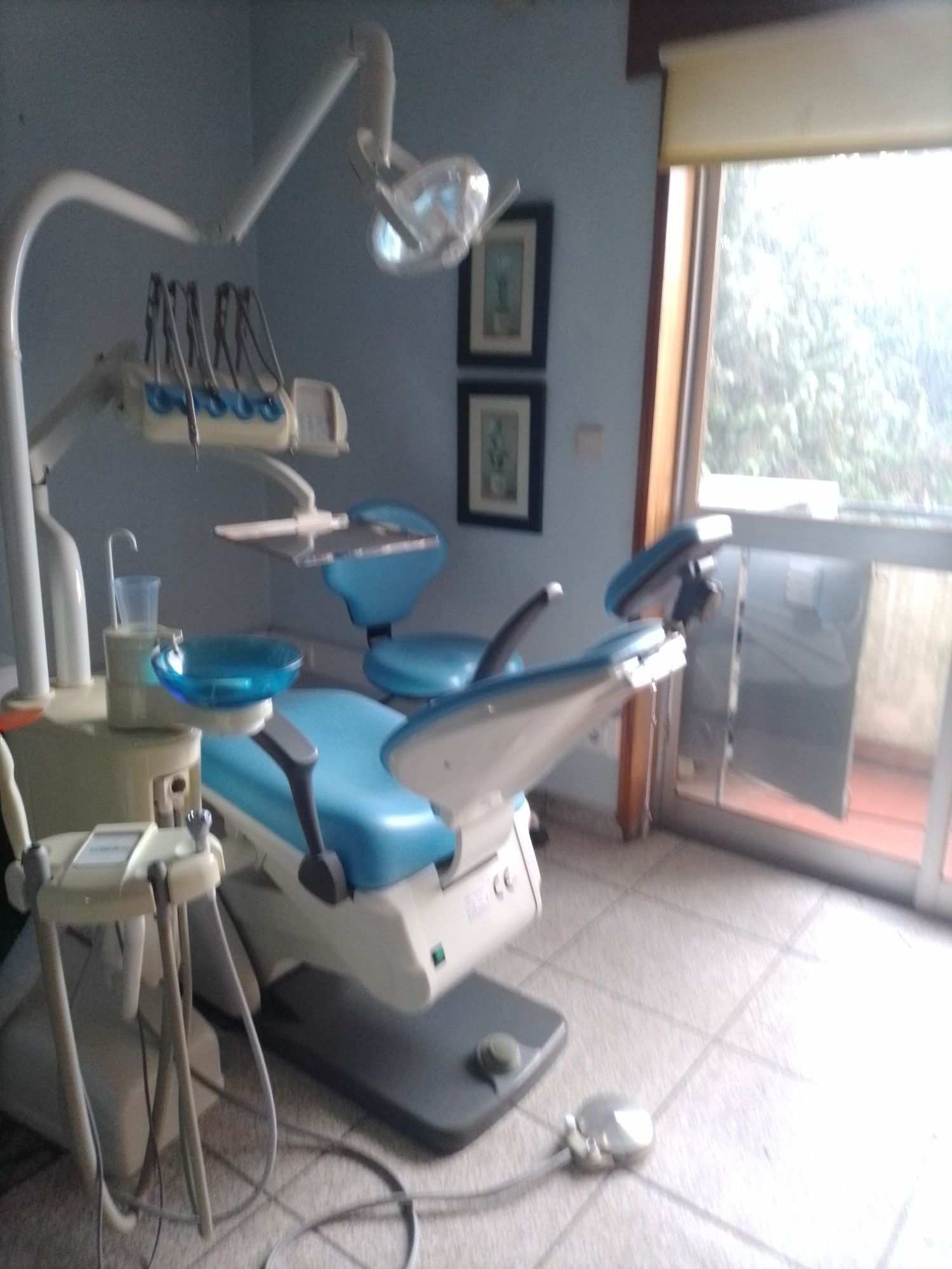 Equipamento dentário usado