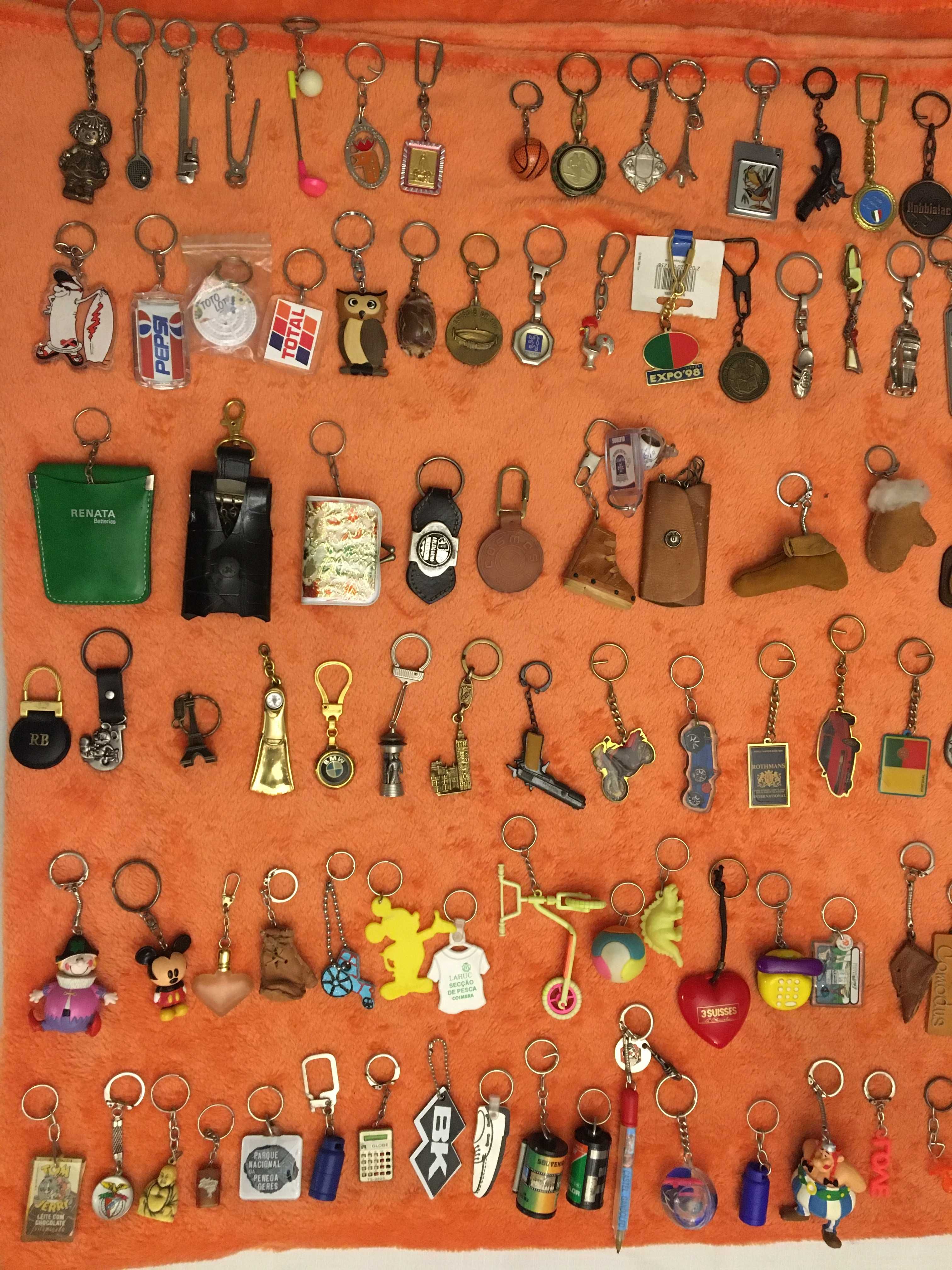 Coleção de 320 porta chaves das décadas de 1980 e 1990