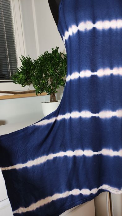 Letnia sukienka bokserka dłuższe boki S