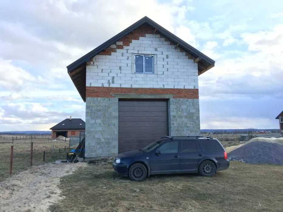 Автоматичні секційні гаражні ворота з монтажем у Львові та Області