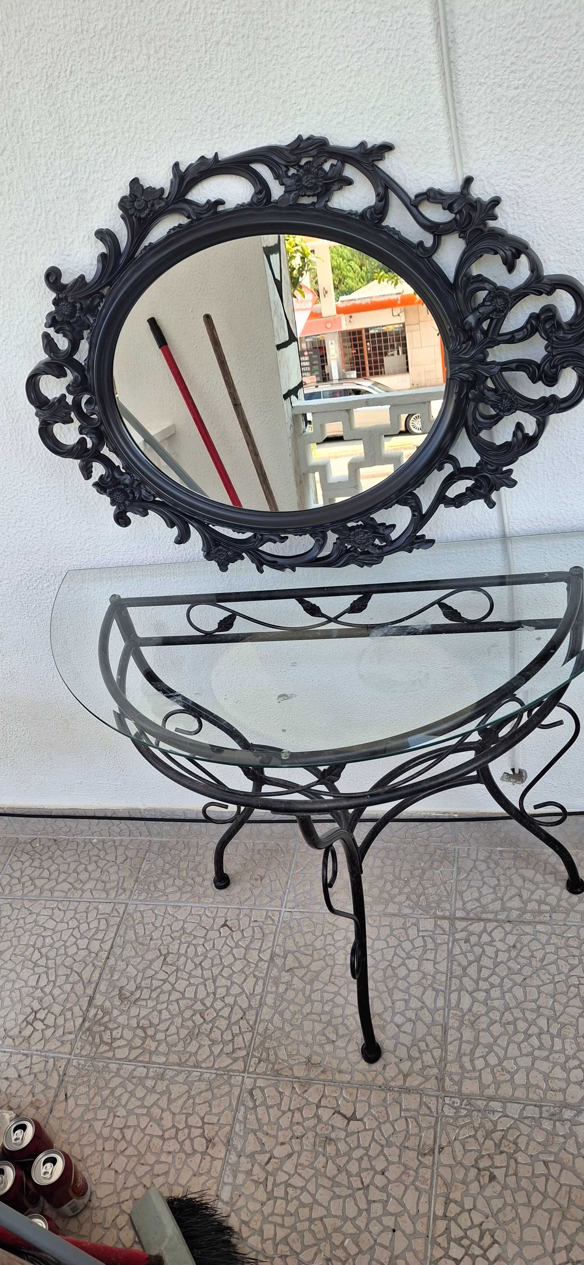 Mesa com tampo de vidro