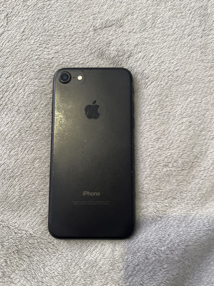Продам iPhone 7 черный