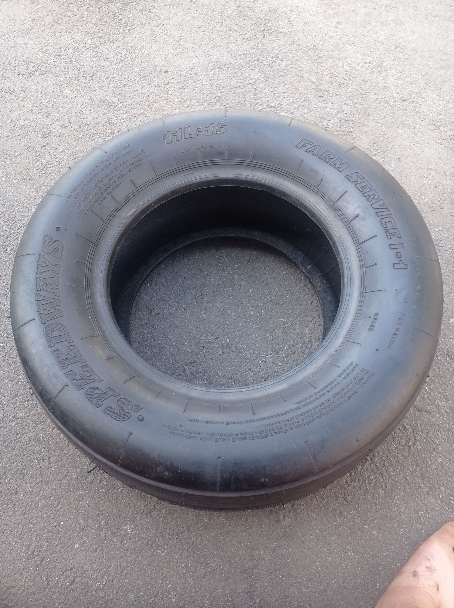 Продам Колесо Покришку, скат 11L-15 для сг техніки.