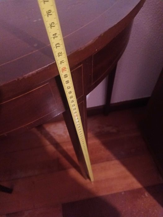 Mesa meia lua em bom estado geral