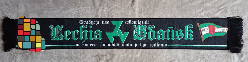 Szal kolekcjonerski Lechii Gdańsk.