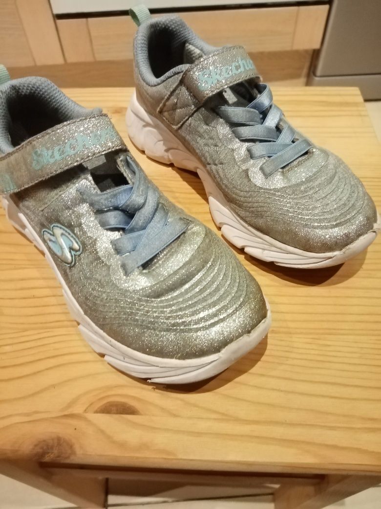 Sprzedam buty dziecięce Skechers rozmiar 31 srebrne