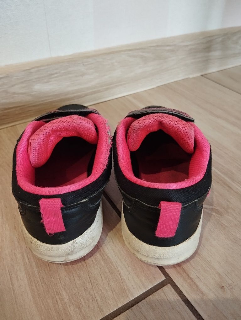 Buty sportowe Nike dla dziewczynki 31