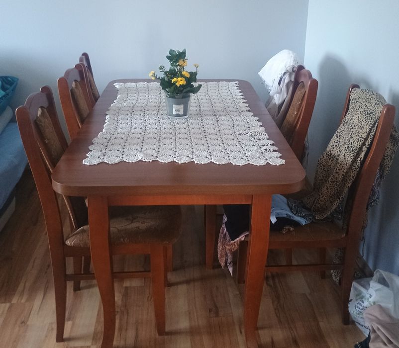 Meble pokojowe stół