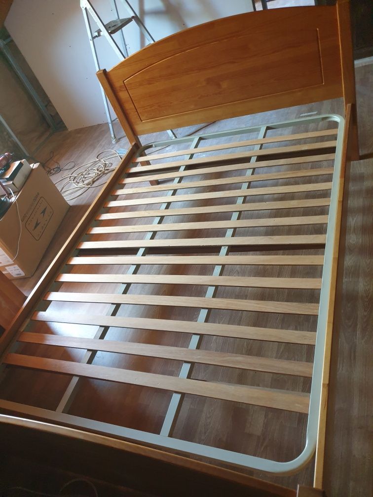 Cama de casal em pinho