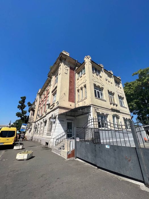 Комерційне  приміщення на жд вокзалі 215 м.кв. 100 та 115 м ка