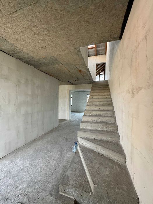 Продається Дуплекс Готовий до Ремонту неподалік центру міста!!!