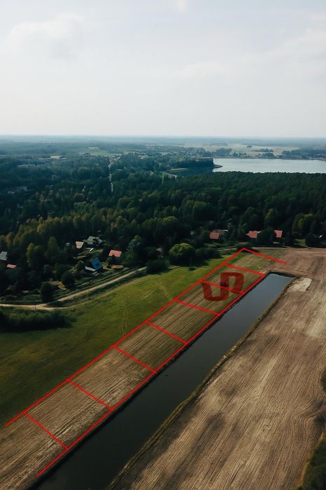 Dzialki w odlełości 400m od jeziora Krasne z dostepem do stawu.