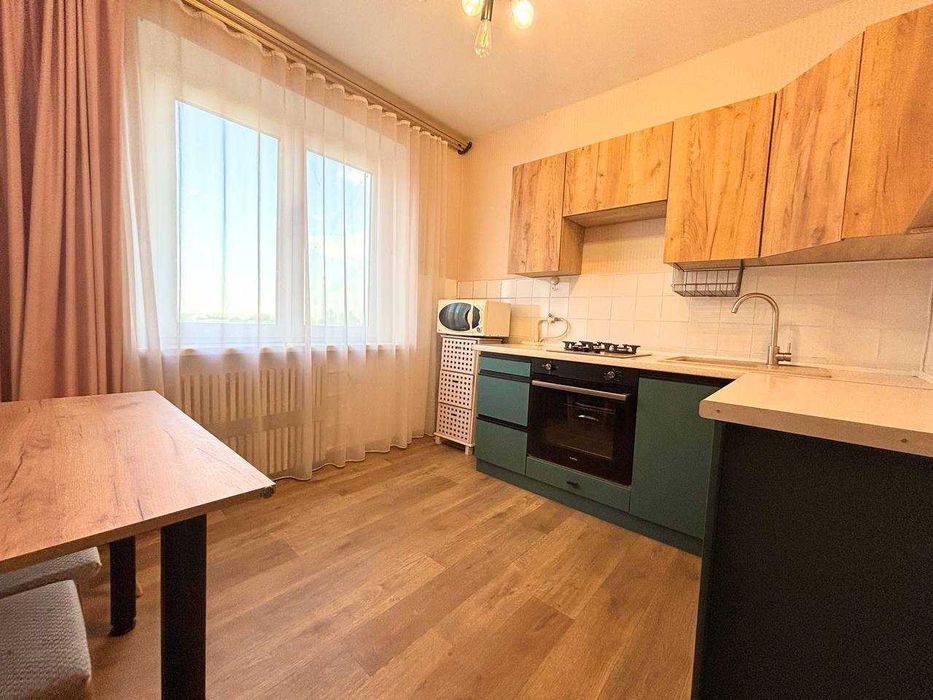 Продам 2х квартиру на ж/м Тополь-1 дом 15. Терра, Эпицентр, Паникахи.