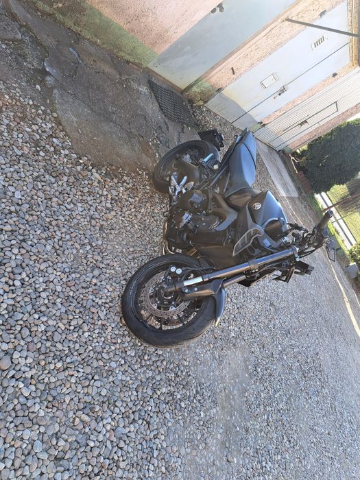 Rama yamaha mt-09  2018 włochy plus części