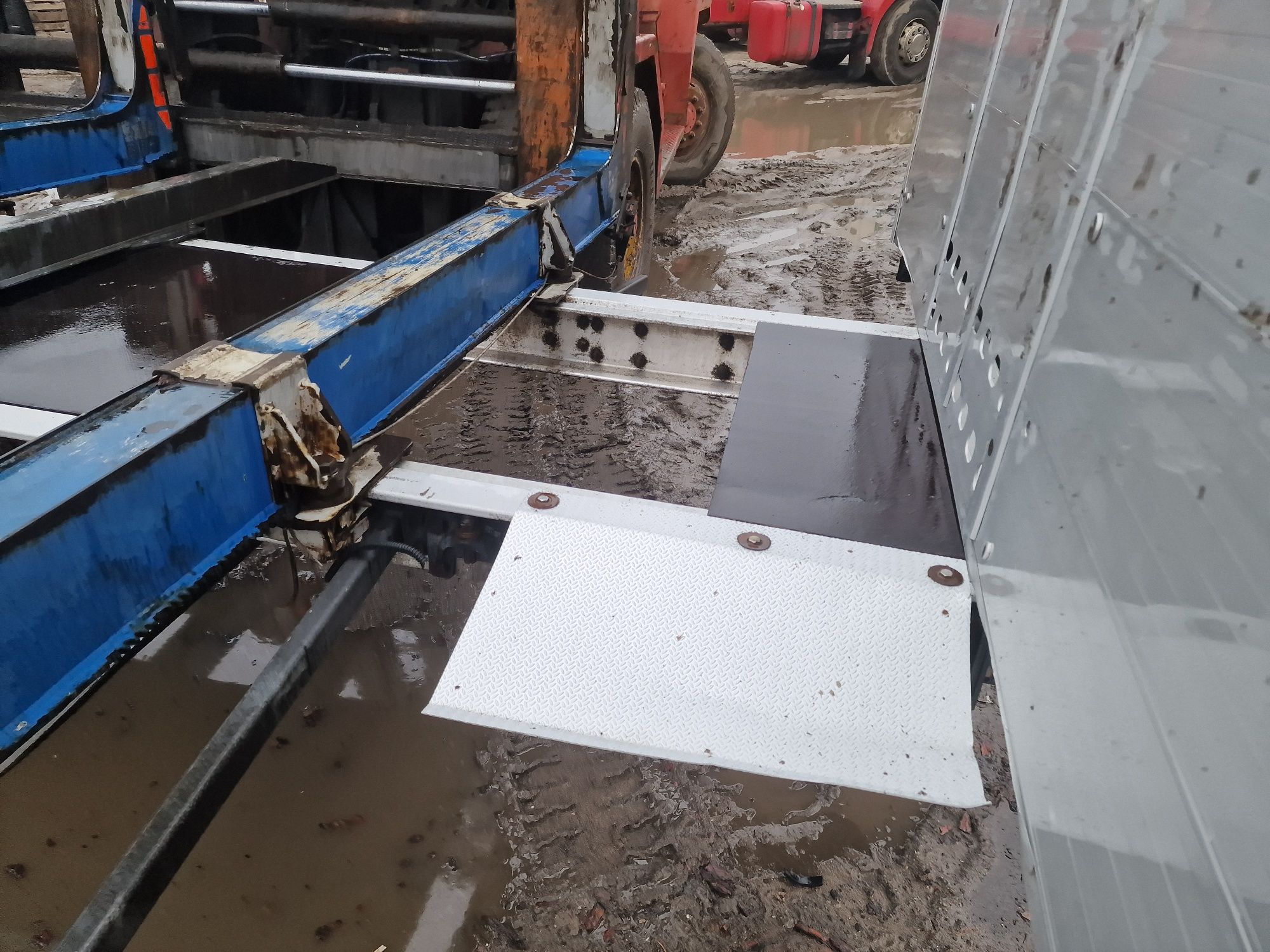 Zabudowa do drewna  Aluminiowa ;Bodensläp, 5.80m długa;Volvo,Mercedes