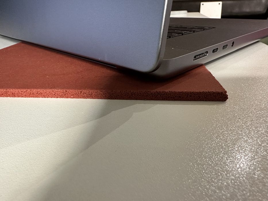 Топкейс MacBook Pro 16” A2485 Space Gray