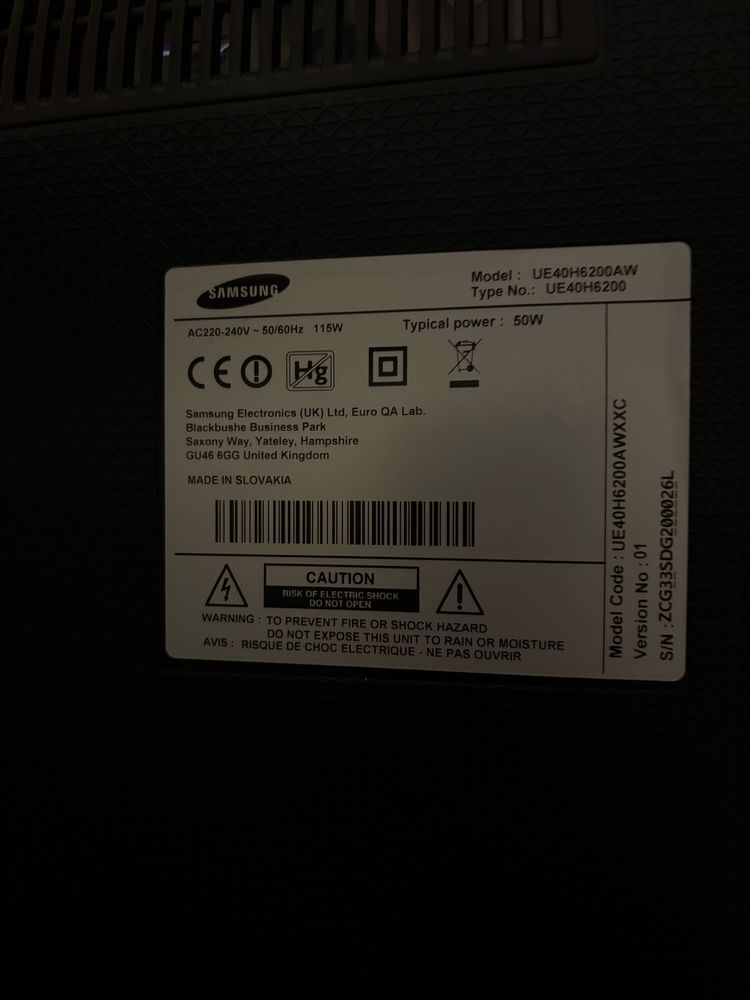 Televisão Samsung 40″ Smart-TV MANCHAS NO ECRÃ