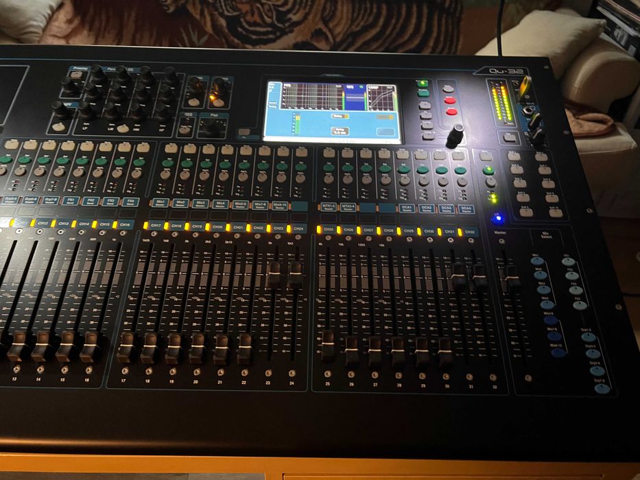 Allen & Heath Qu-32 - Mixer studyjny, estradowy.