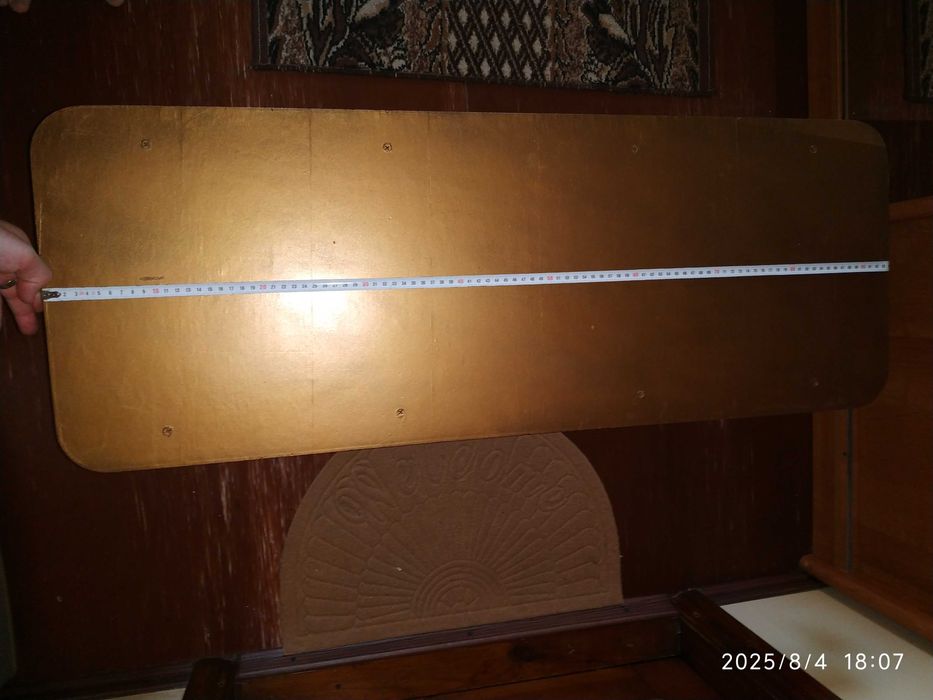 Столик невеликий, кофейный столик, стол