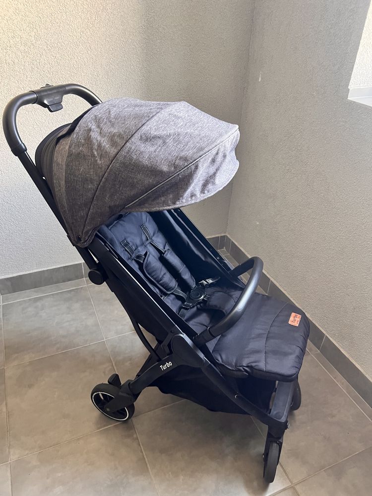 Прогулянкова коляска Carello turbo