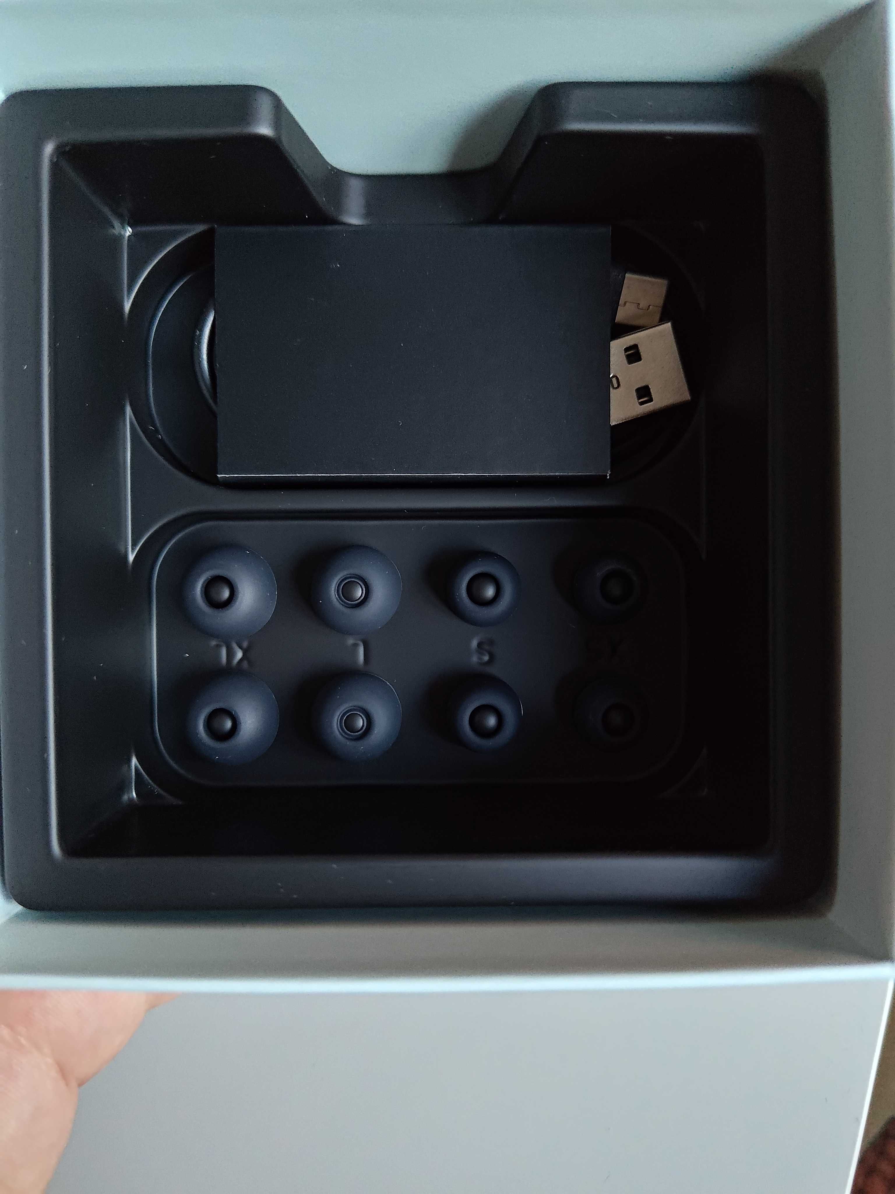 Słuchawki douszne Soundcore Sport X10 - uszkodzone pudełko ładujące