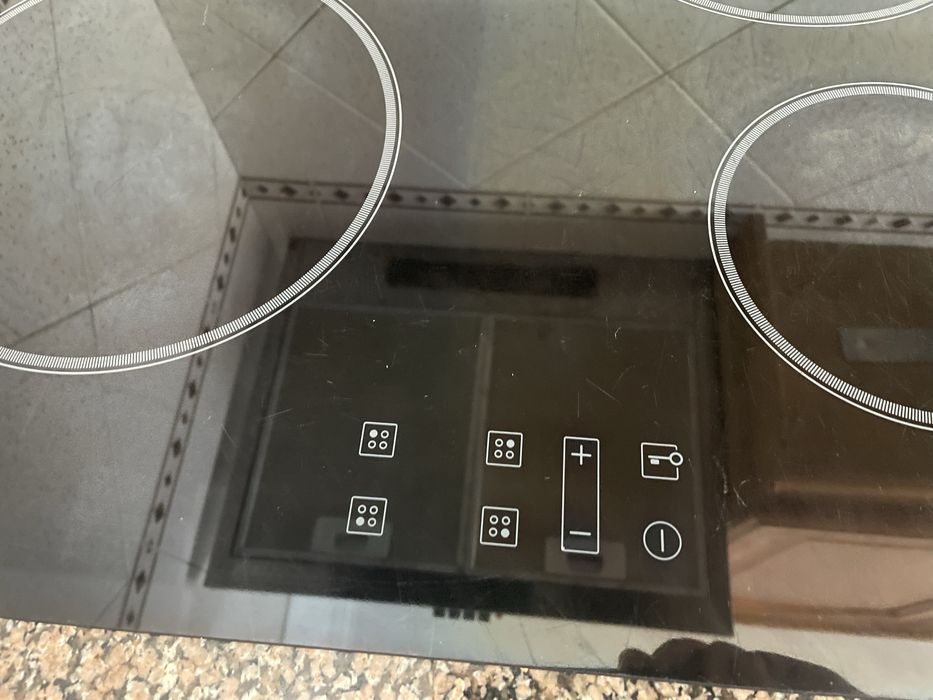 Placa induçao Ariston em estado quase novo a funcional plenamente