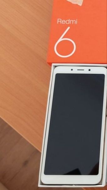 Xiaomi redmi 6 2/32gb . Майже новий . Золото з білим модулем.