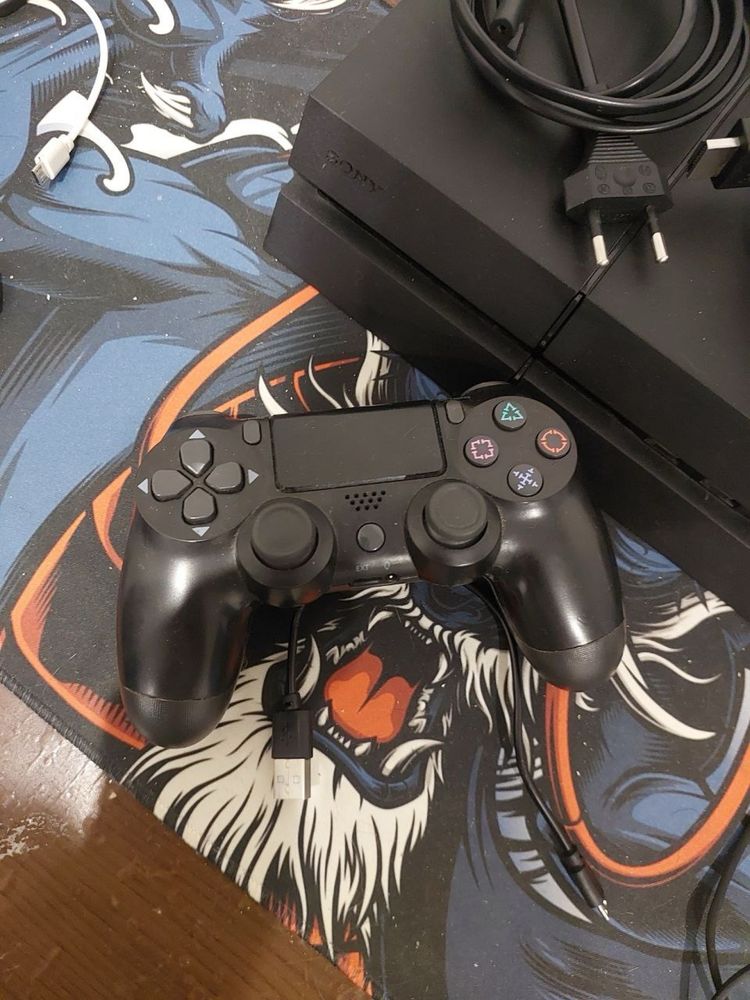 Продаємо PS4 на 1тб б/у