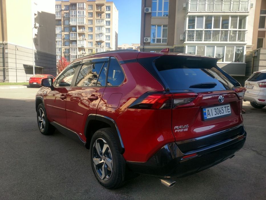 Тойота Рав 4 plug-in гібрид прайм.