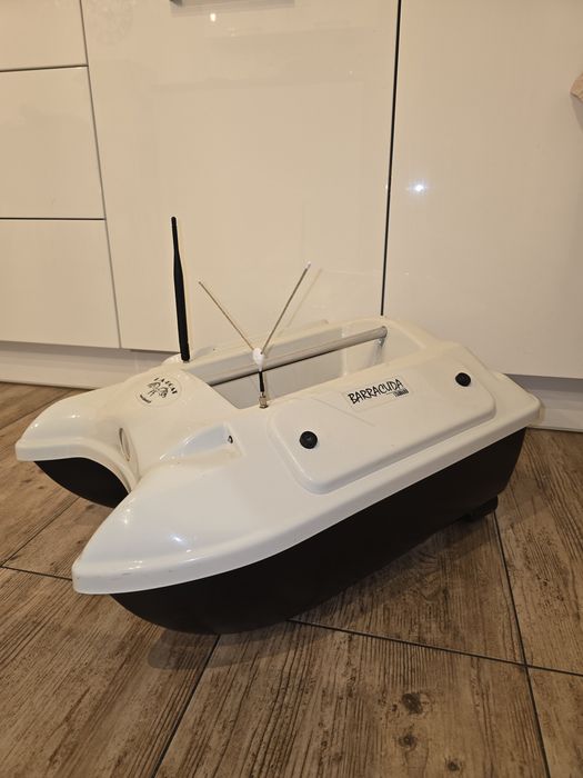 Łódka zanętowa LaBoat Barracuda Standard
