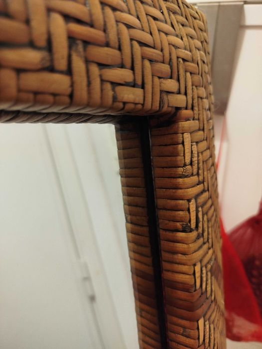 Espelho de pé, com moldura em verga