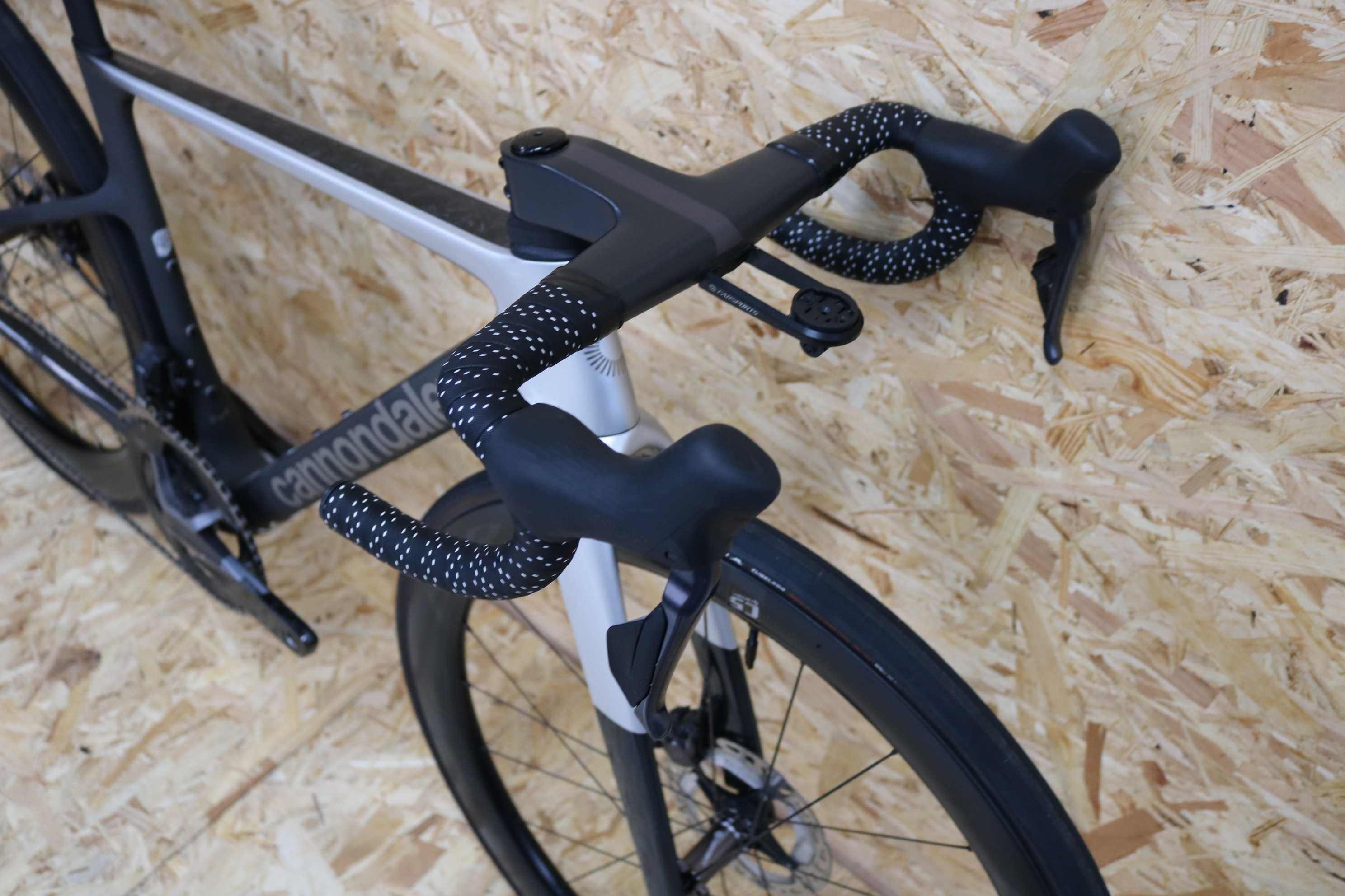 Bicicleta topo de gama Cannondale SuperSix EVO Hi-Mod NOVA