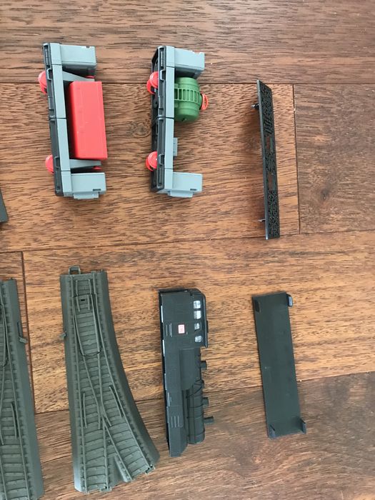 Zestaw 42 Tory kolejowe Marklin z dwoma wagonami  + rozjazdy