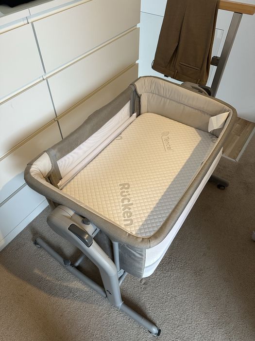Łóżeczko CHICCO dostawka w stanie idealnym z materacykiem
