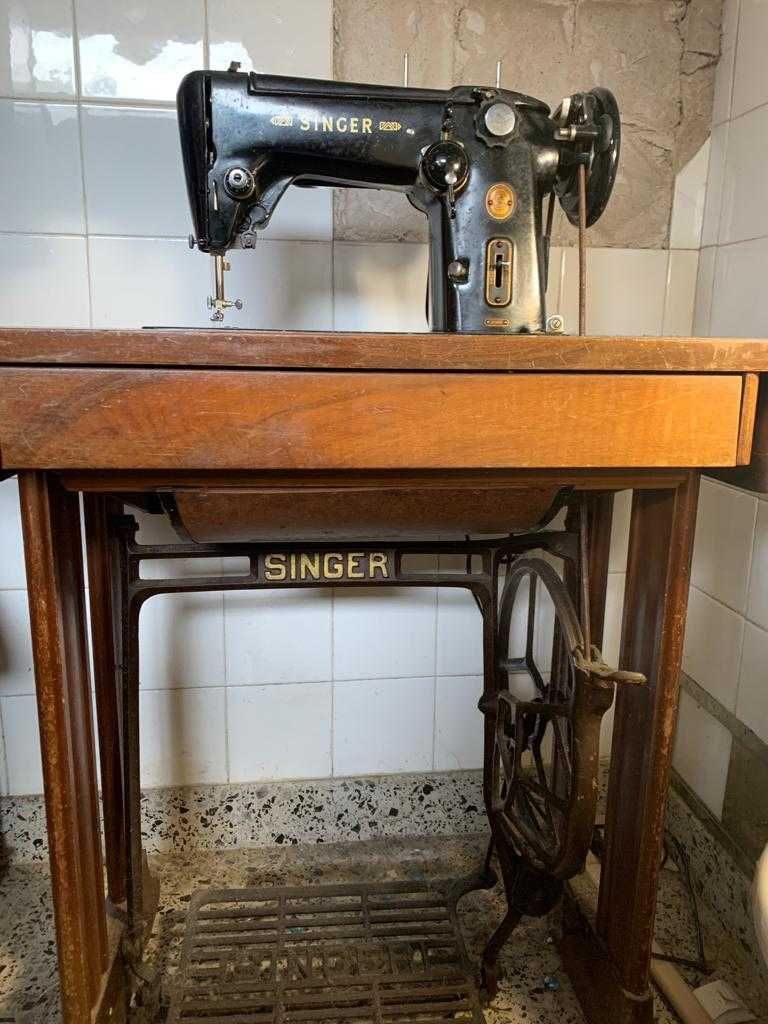 Maquina de costura Singer antiga