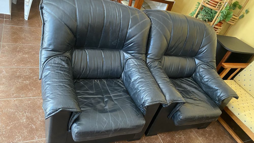 Sofas pretos em pele