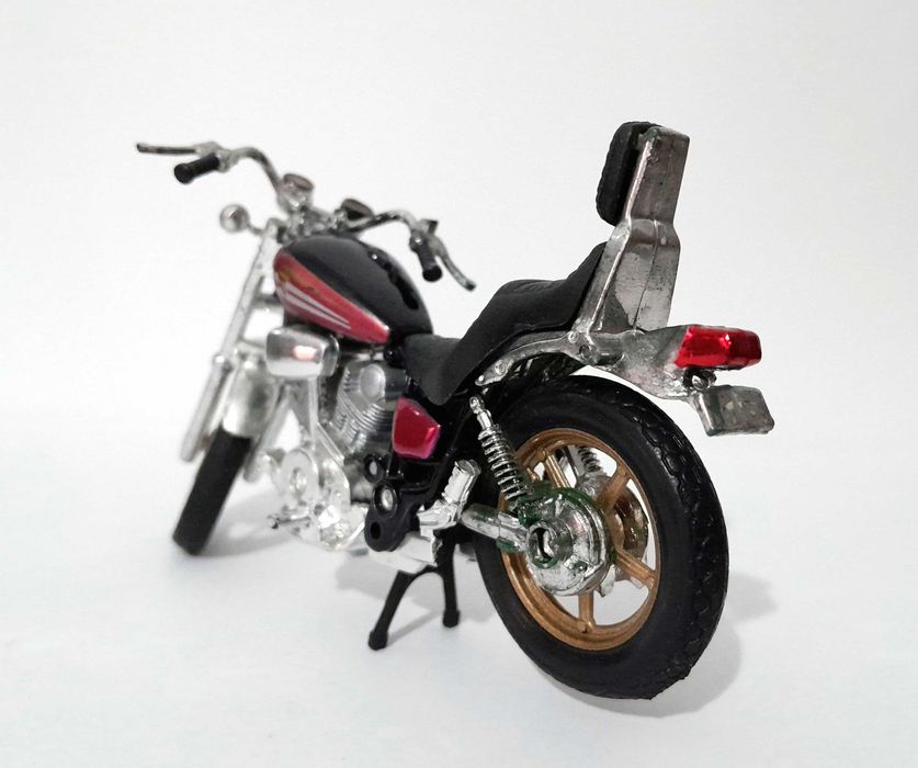Moto miniatura Yamaha XV1100 Virago - Maisto escala 1/18
