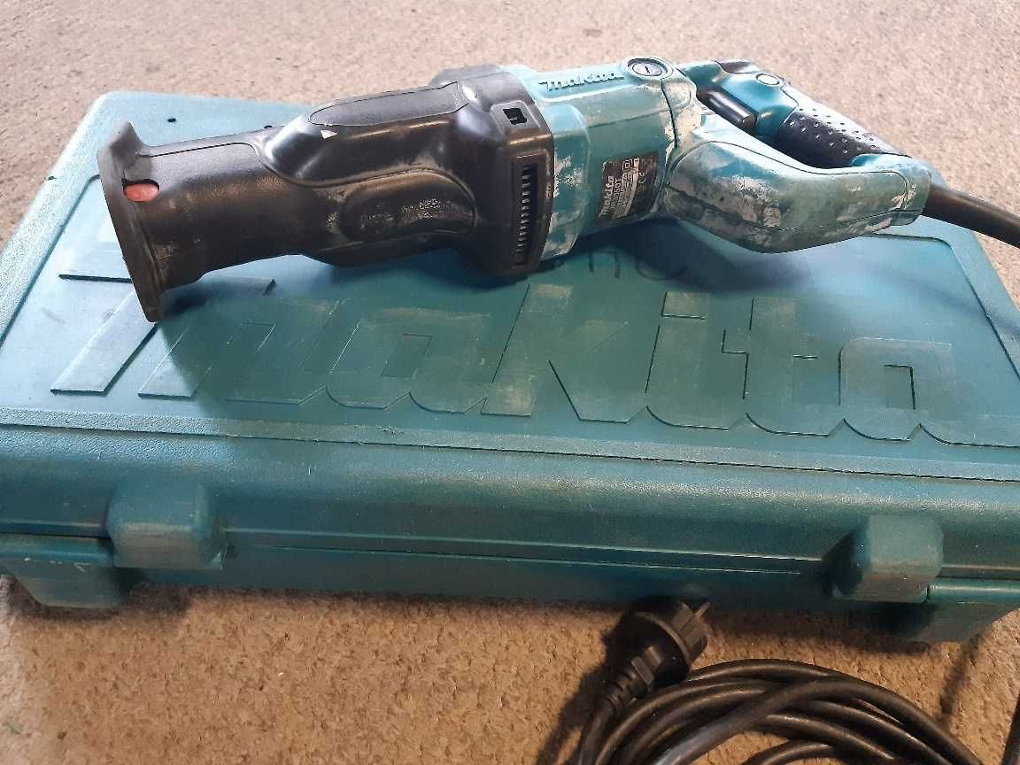 Piła Szablasta MAKITA JR305OT + walizka