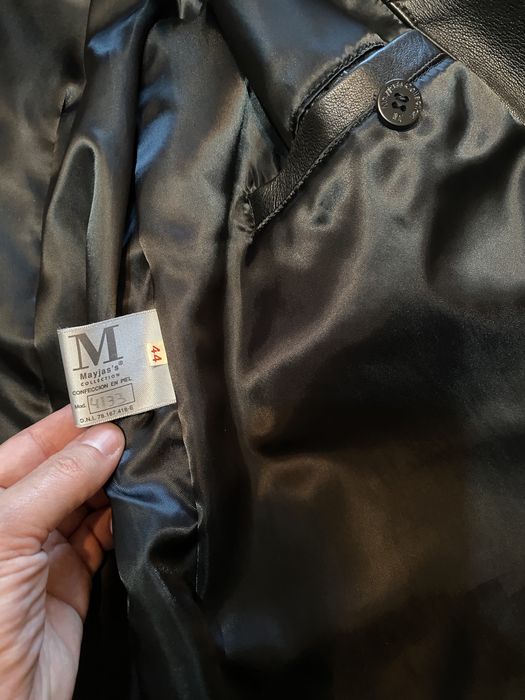 Casaco de couro comprido com colar de pêlo