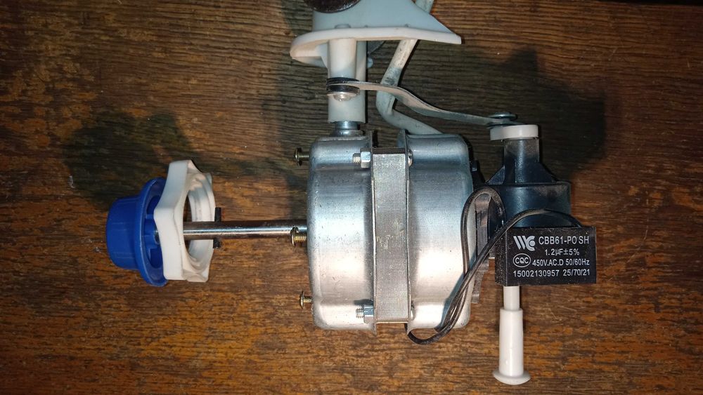 Двигатели для  вытяжек, дуйчика, напольного вентилятора, электрофона.