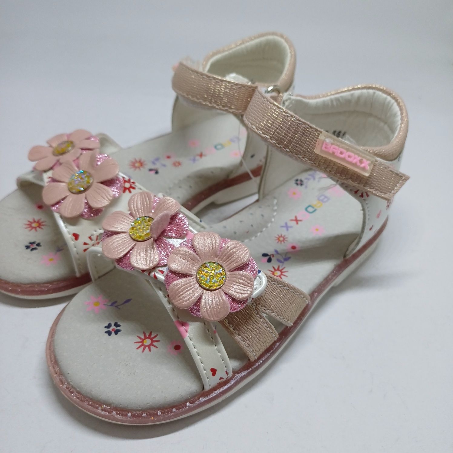 Nowe sandały roz 25 Wkładka skórzana profilowana 17 cm