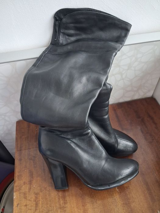 Жіночі ботфорди у гарному стані на підборах