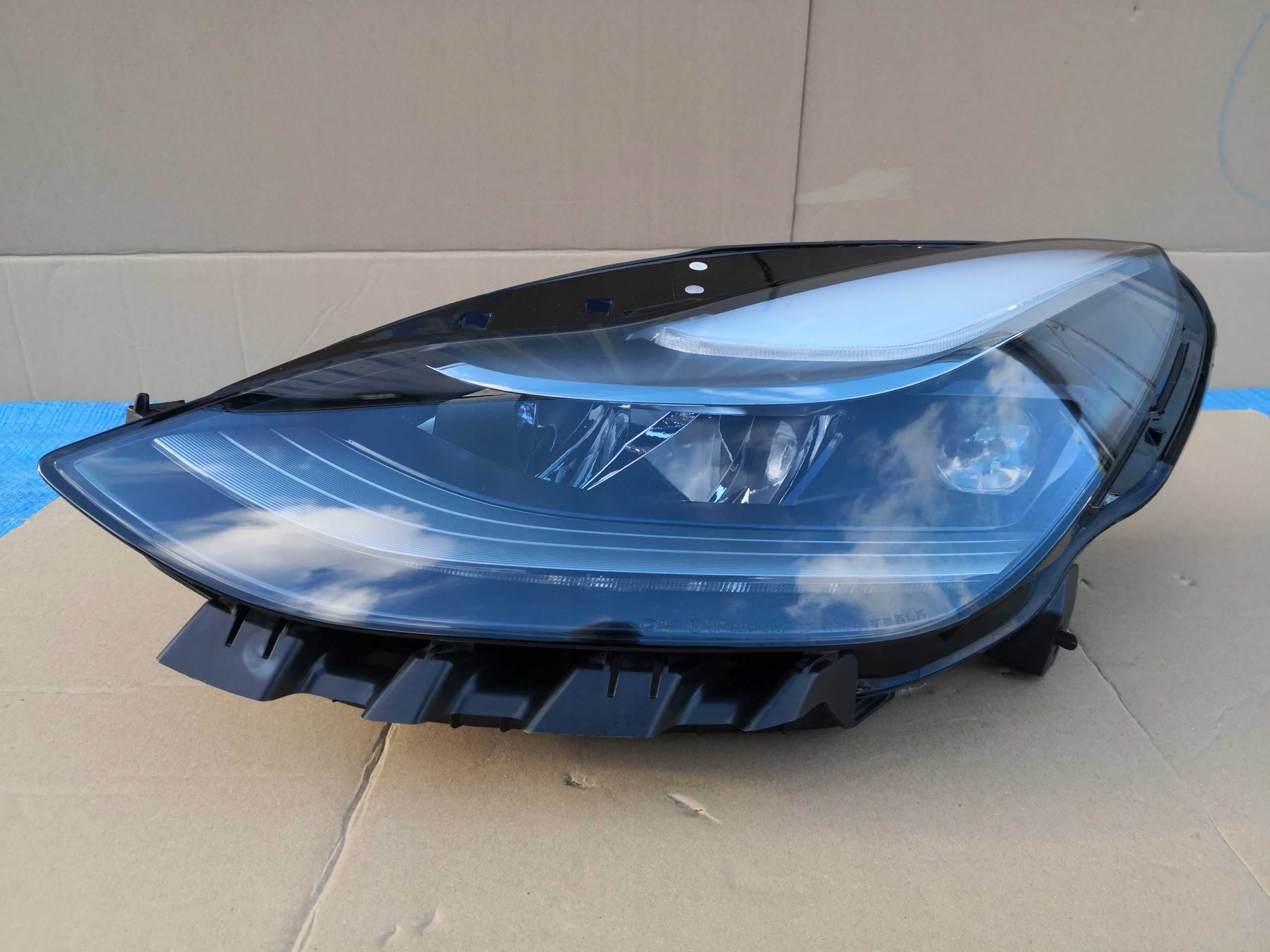Tesla Model Y фари фара - рестайл дорестайл