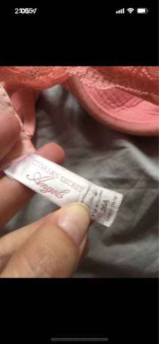 Biustonosz stanik Victoria Secret 36A brzoskwiniowy ze zdobieniami